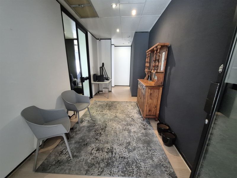 137m2 offices to let in Illovo - Photo 4