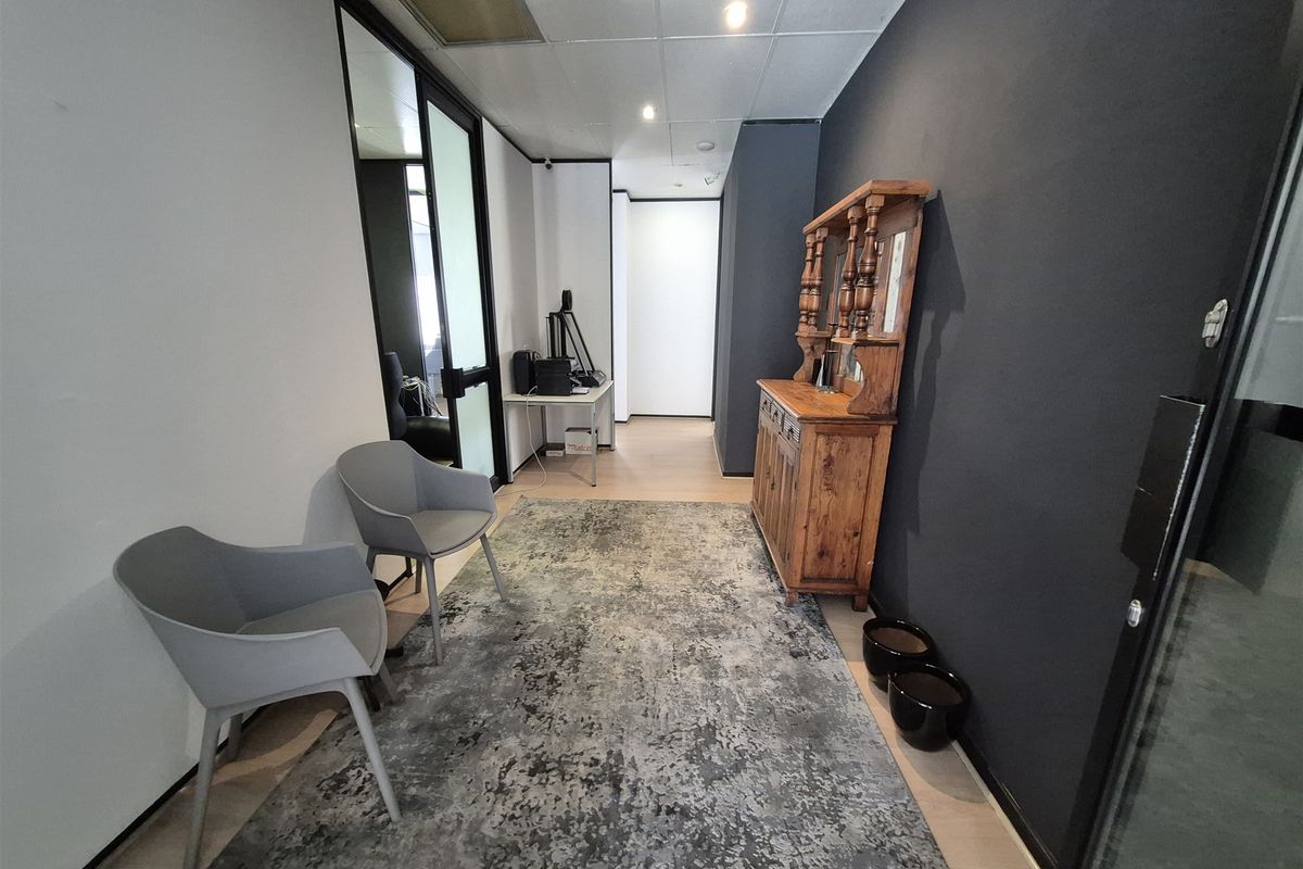 137m2 offices to let in Illovo - Photo 4