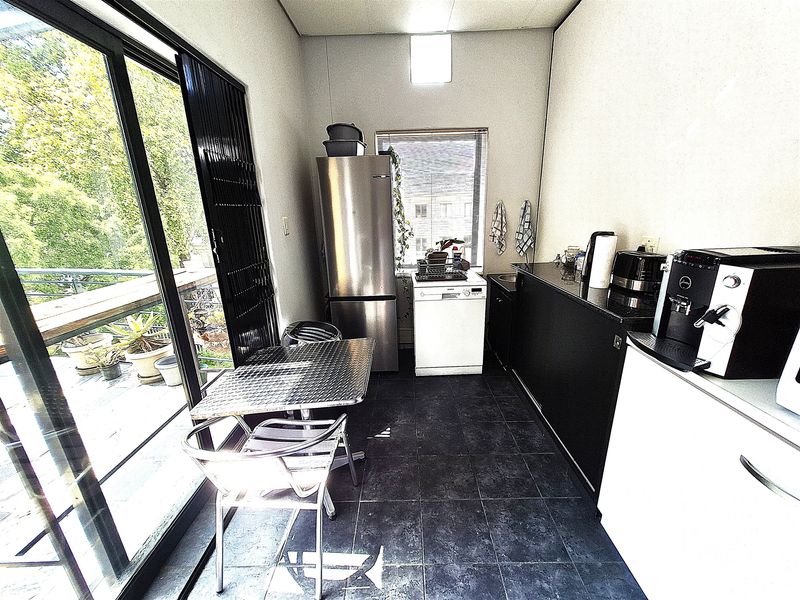 137m2 offices to let in Illovo - Photo 9