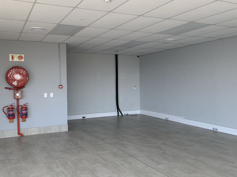 Warehouse to let in Airport Park - Photo 9