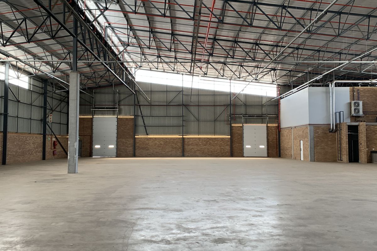 Warehouse to let in Airport Park - Photo 2
