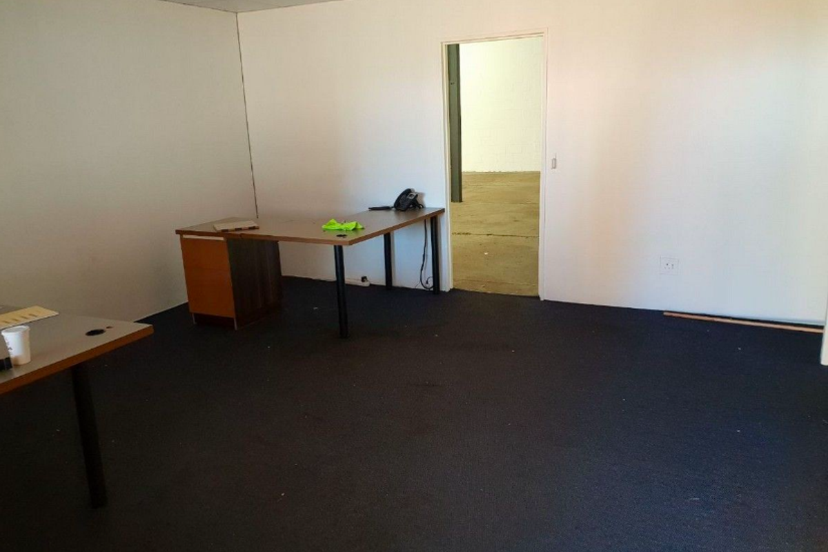 500m2 Warehouse to Let in Montague Gardends - Photo 5