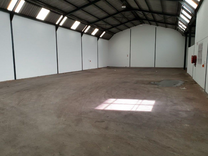 500m2 Warehouse to Let in Montague Gardends - Photo 3