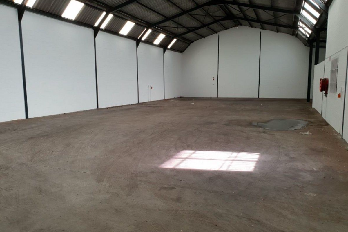 500m2 Warehouse to Let in Montague Gardends - Photo 3