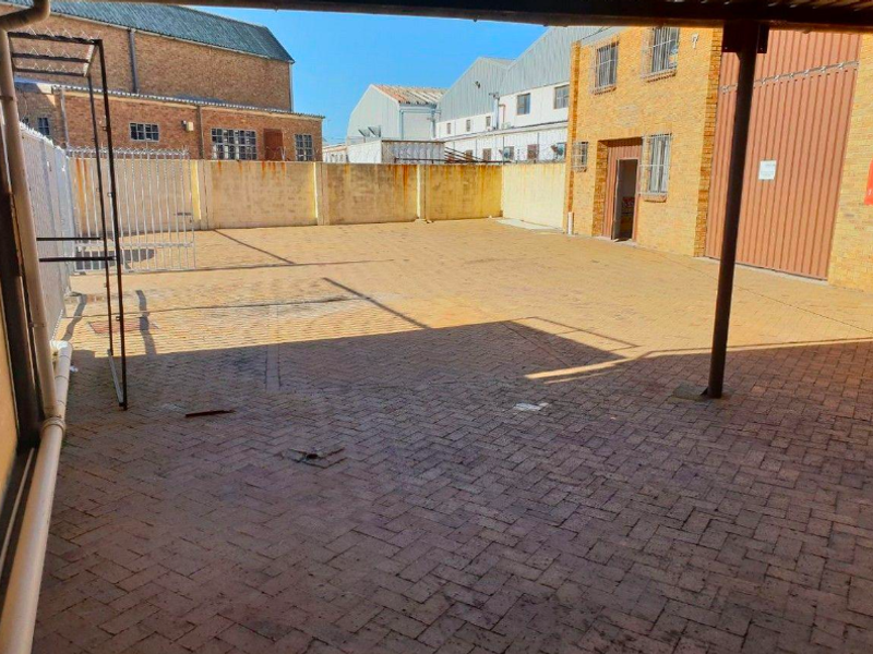 500m2 Warehouse to Let in Montague Gardends - Photo 2