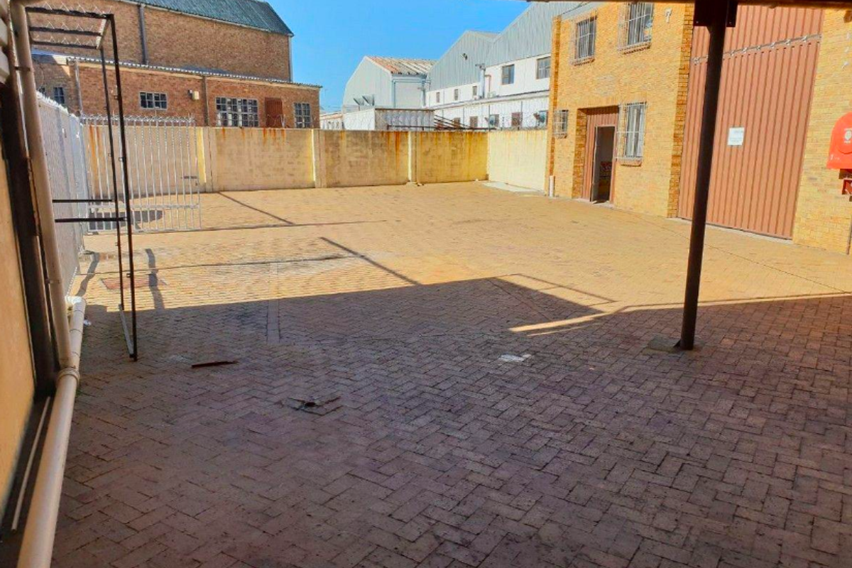 500m2 Warehouse to Let in Montague Gardends - Photo 2