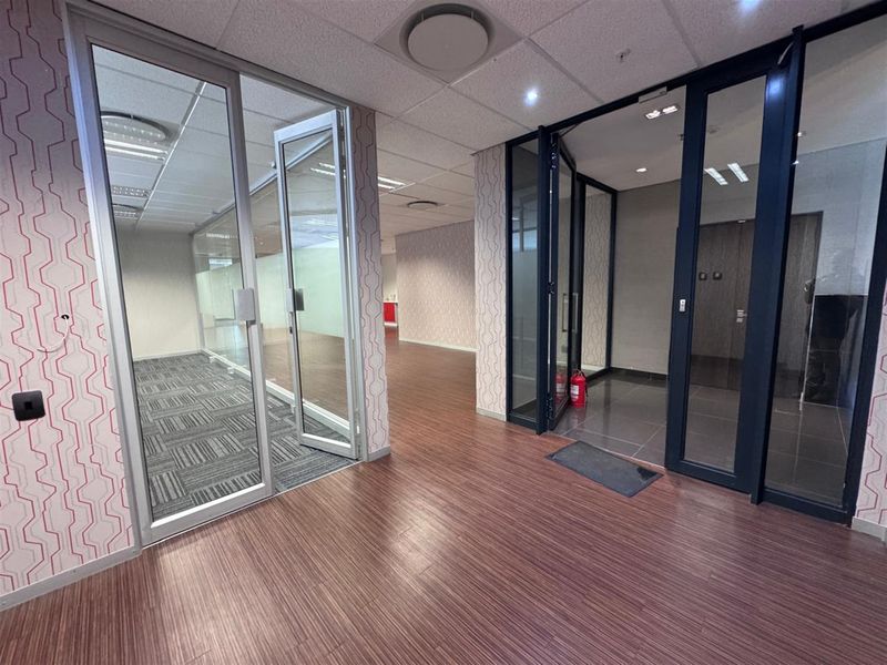 292.3m2 Offices to let in Sandhurst-Sandton - Photo 7
