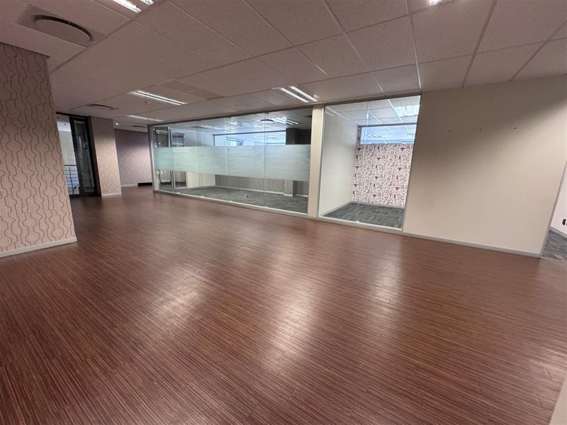 292.3m2 Offices to let in Sandhurst-Sandton - Photo 5