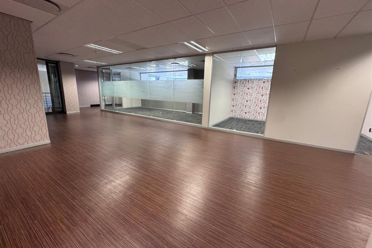 292.3m2 Offices to let in Sandhurst-Sandton - Photo 5