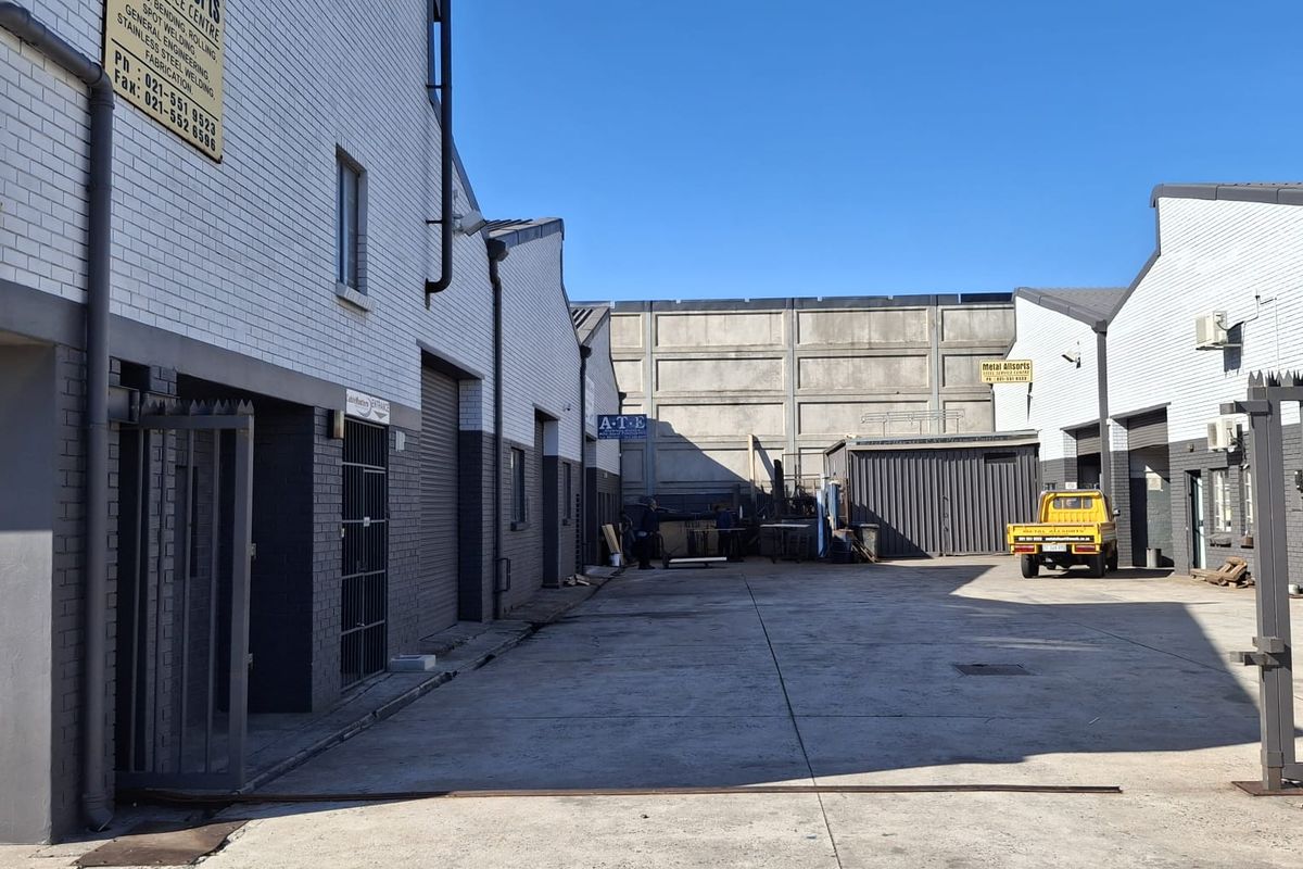 369m2 Warehouse Space to Let n Montague Gardens with High Visibility - Photo 3