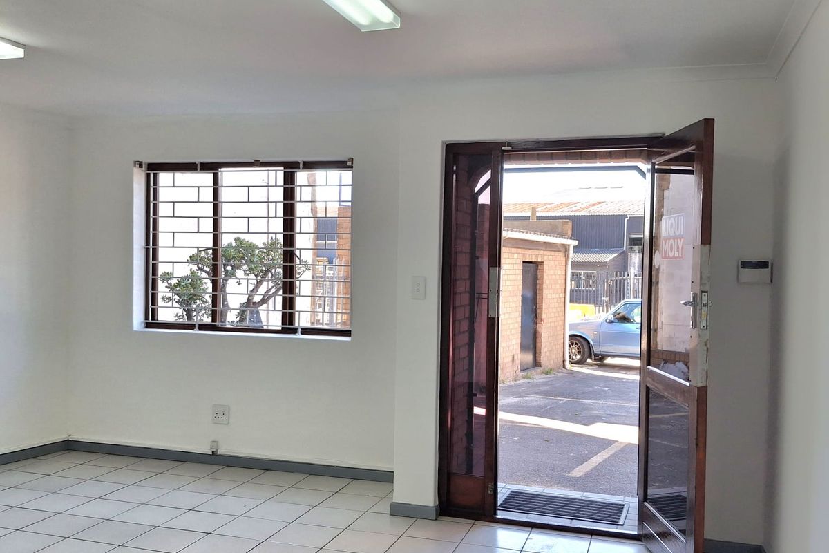 350m2 Warehouse Space to Let in Montague Gardens - Photo 3
