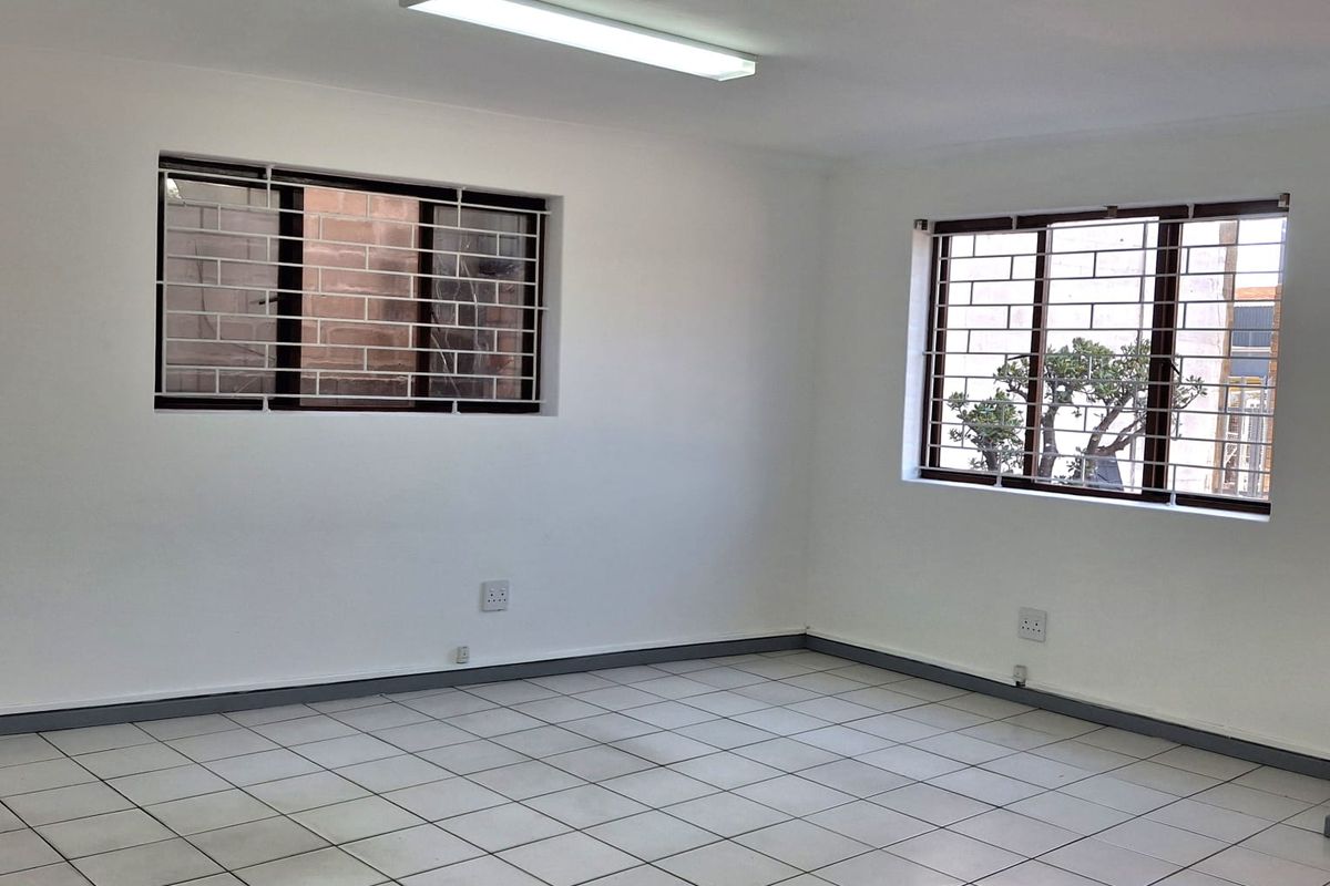 350m2 Warehouse Space to Let in Montague Gardens - Photo 5