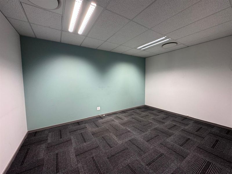 301.8m2  Offices to let in Sandhurst-Sandton - Photo 5