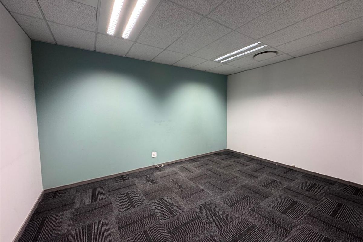 301.8m2  Offices to let in Sandhurst-Sandton - Photo 5
