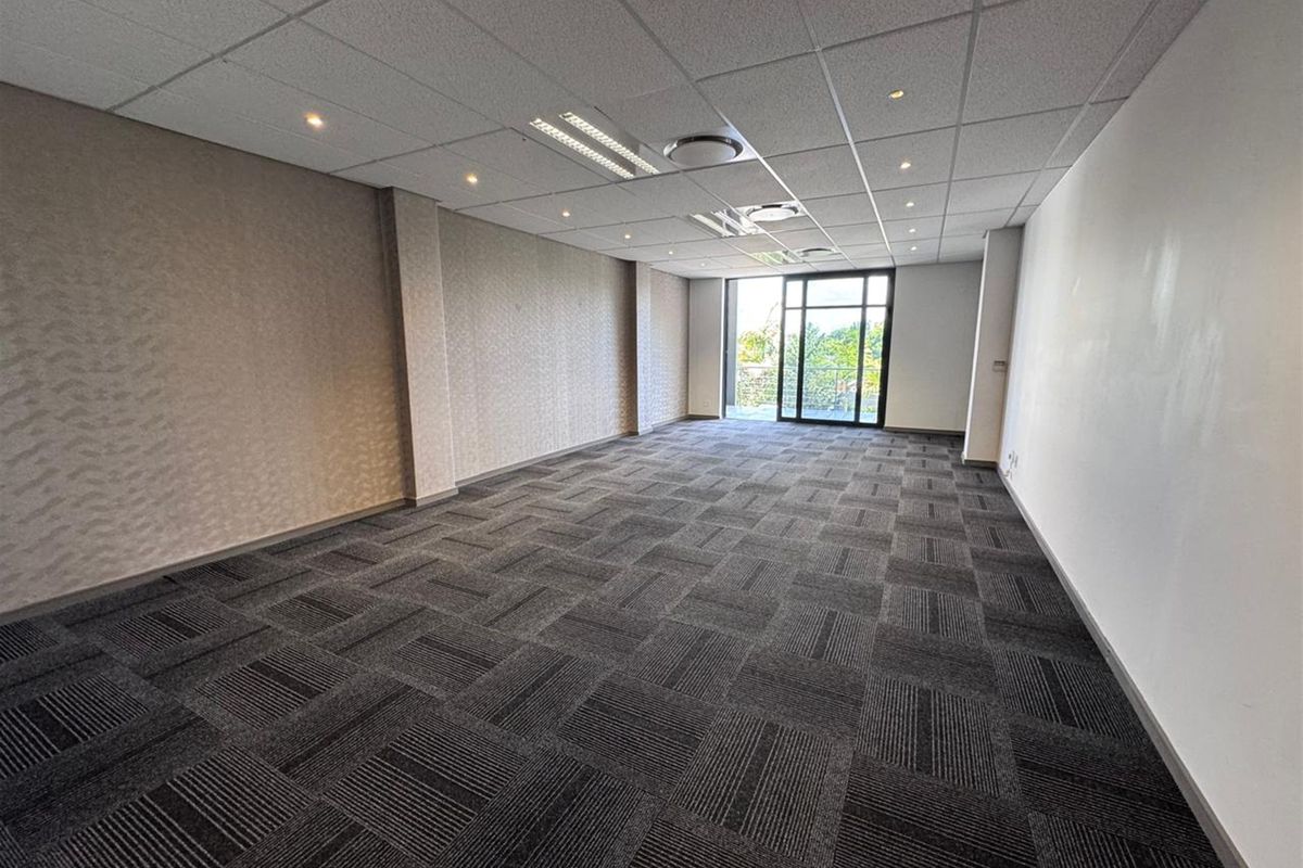 301.8m2  Offices to let in Sandhurst-Sandton - Photo 3