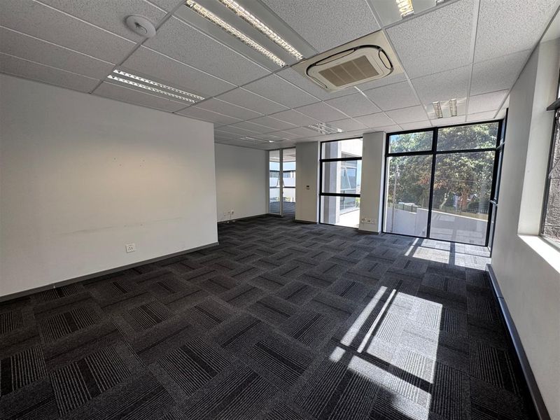 301.8m2  Offices to let in Sandhurst-Sandton - Photo 6