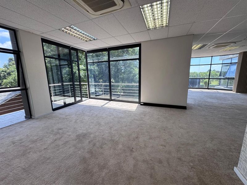 325.6m2  Offices to let in Sandhurst-Sandton - Photo 7