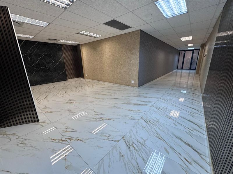 325.6m2  Offices to let in Sandhurst-Sandton - Photo 5