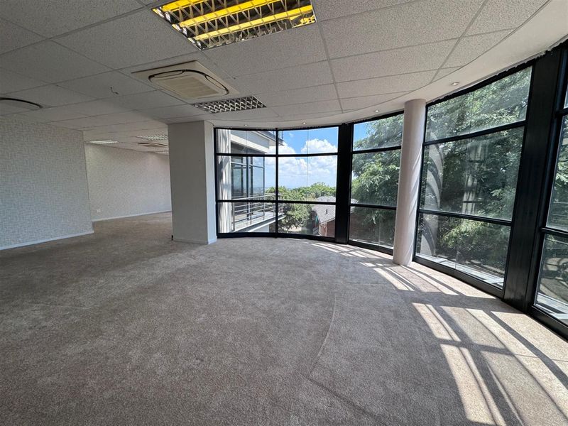 325.6m2  Offices to let in Sandhurst-Sandton - Photo 9
