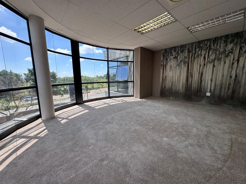 325.6m2  Offices to let in Sandhurst-Sandton - Photo 10
