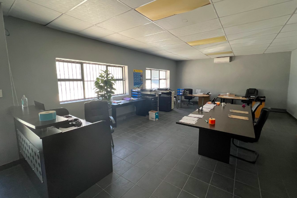 1054m2 Warehouse to Let in Atlas Gardens Milnerton - Photo 3