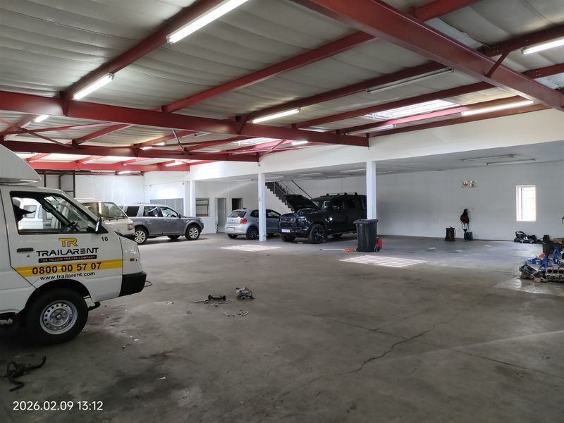 752m2  Warehouse  - TO LEASE - Photo 10