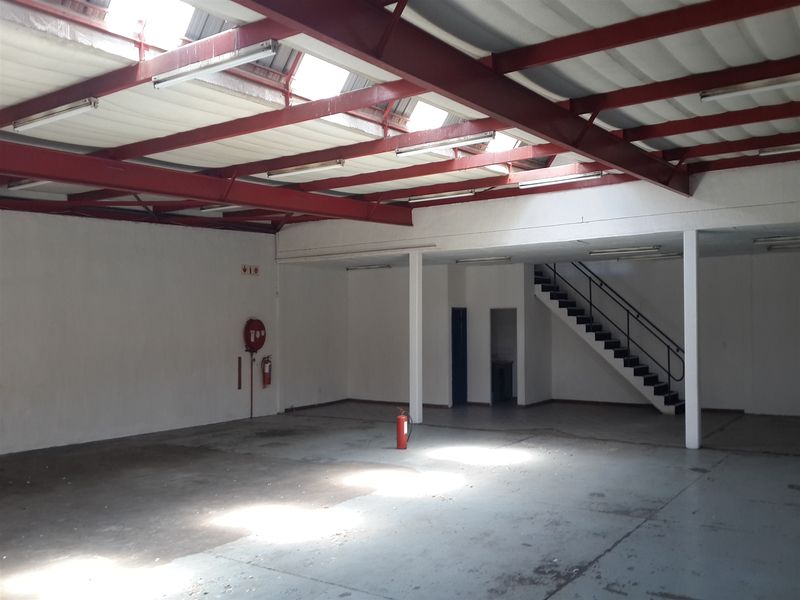 752m2  Warehouse  - TO LEASE - Photo 6