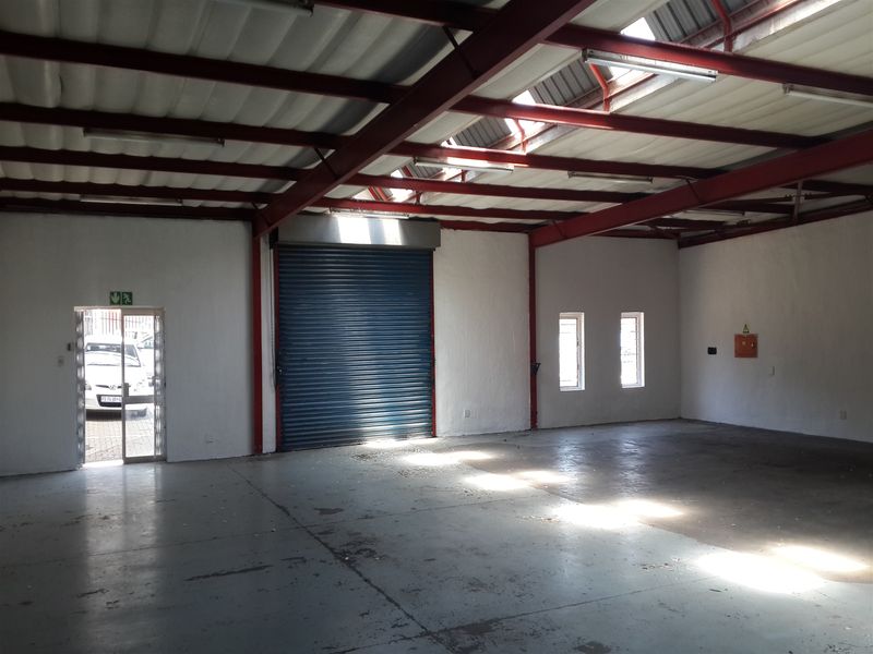 752m2  Warehouse  - TO LEASE - Photo 5