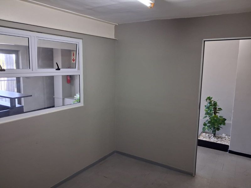 Exclusive Centrally located, Prime Office space  to let in Quigney - 281 square meters - Photo 6