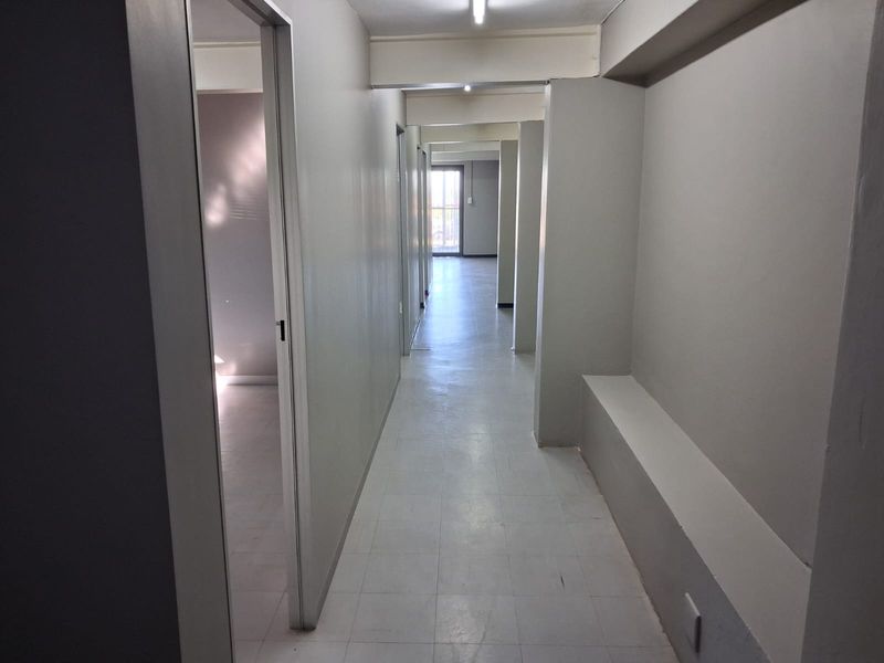 Exclusive Centrally located, Prime Office space  to let in Quigney - 281 square meters - Photo 8