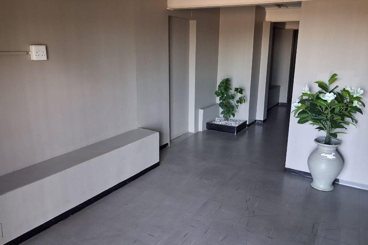 Exclusive Centrally located, Prime Office space  to let in Quigney - 281 square meters - Photo 5