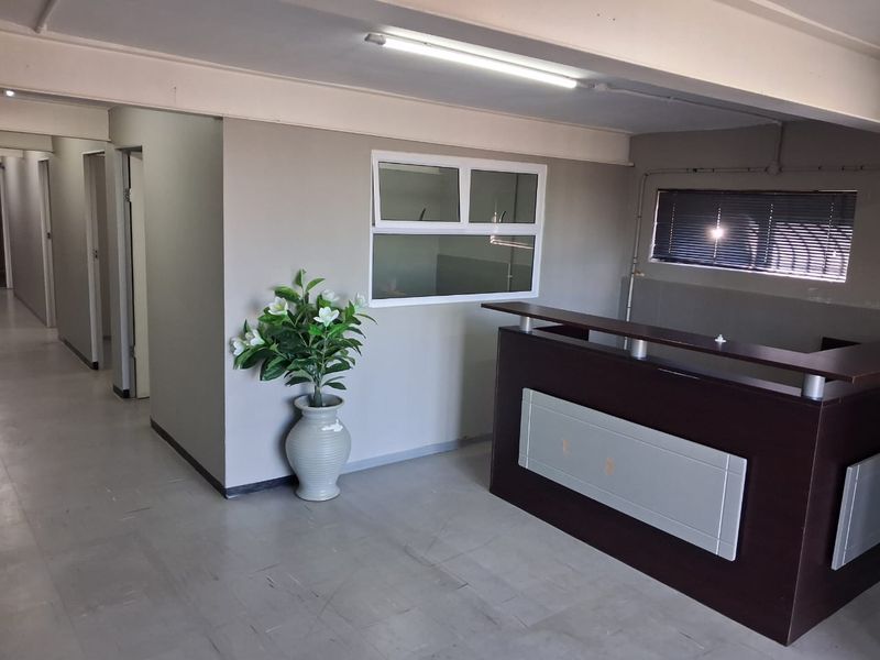 Exclusive Centrally located, Prime Office space  to let in Quigney - 281 square meters - Photo 3