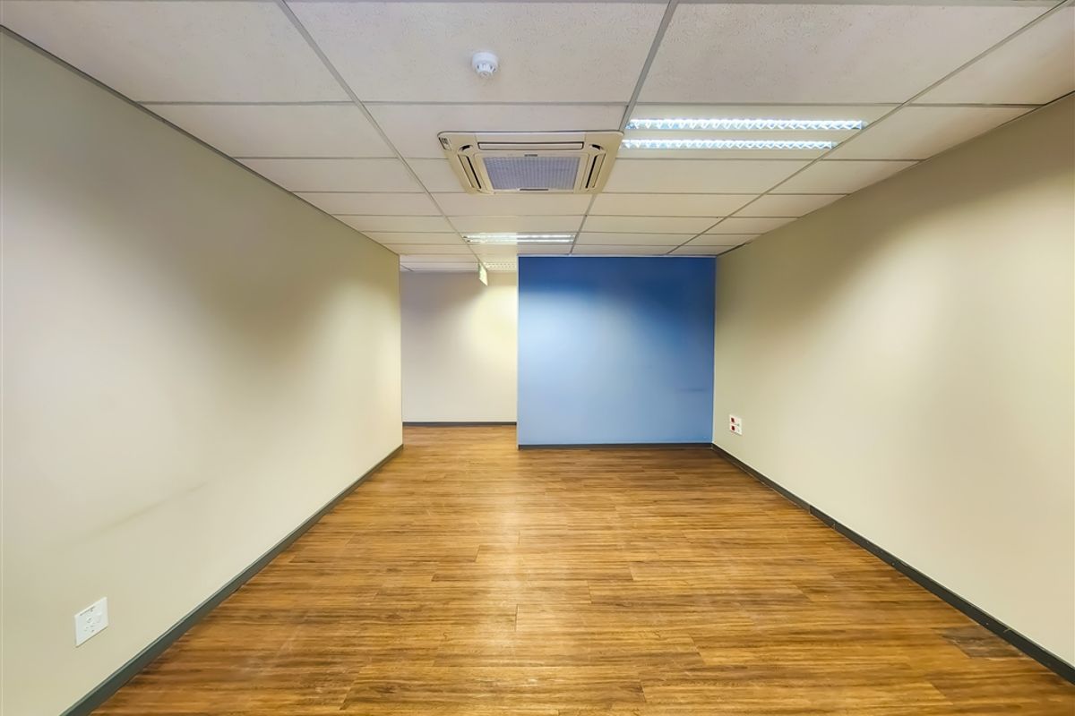 216m2 Office to Let in Constantia Office Park - Photo 2