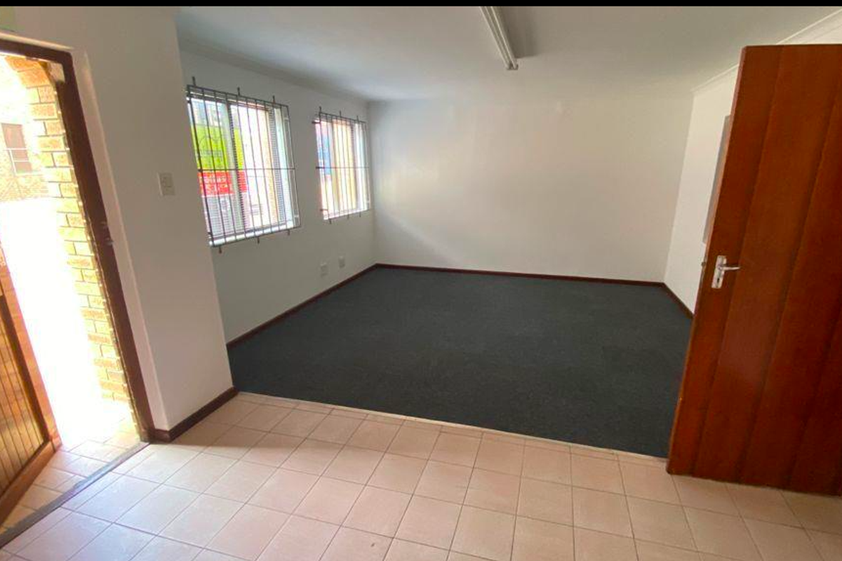 595m2 Warehouse To Let in Montague Gardens - Photo 3
