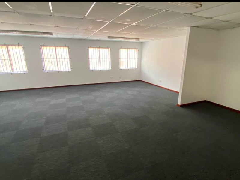 595m2 Warehouse To Let in Montague Gardens - Photo 4