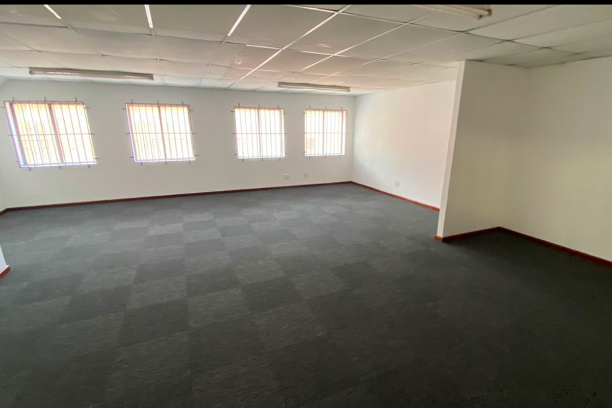595m2 Warehouse To Let in Montague Gardens - Photo 4