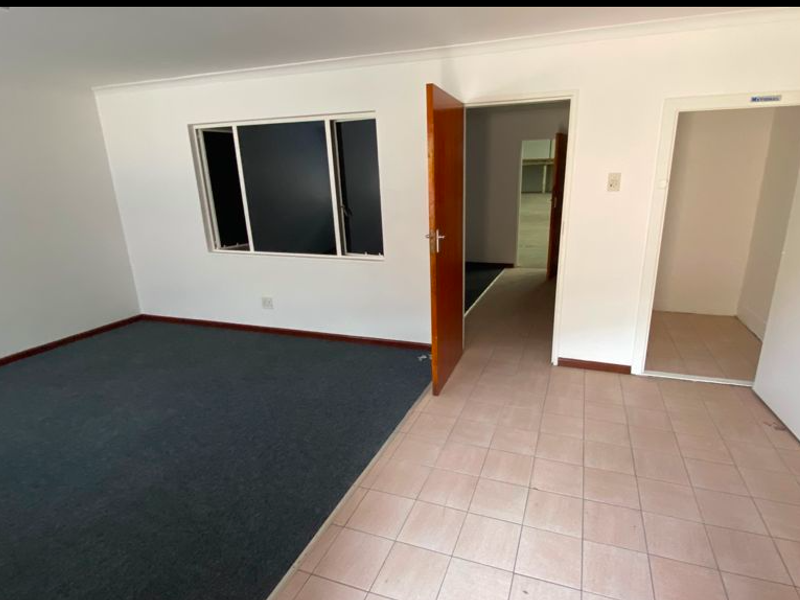 595m2 Warehouse To Let in Montague Gardens - Photo 2