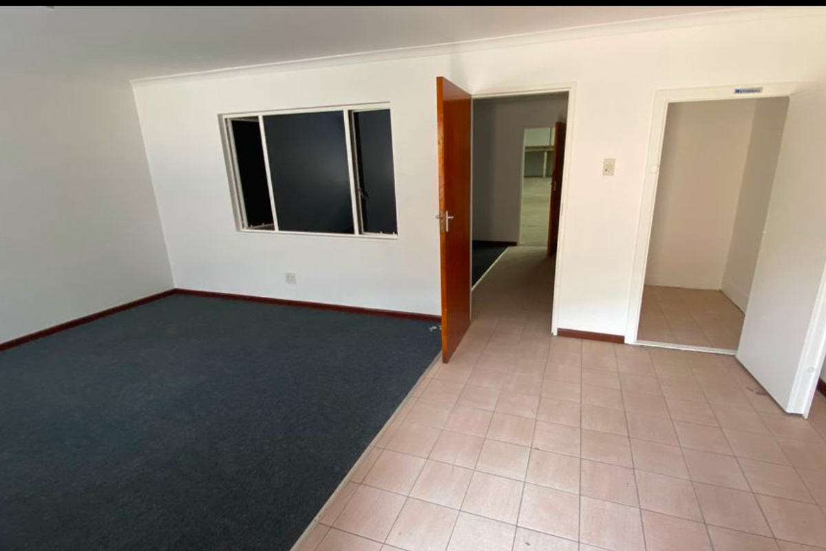 595m2 Warehouse To Let in Montague Gardens - Photo 2