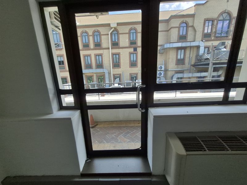 321.34m2 Office to let in Hyde Park - Johannesburg - Photo 7