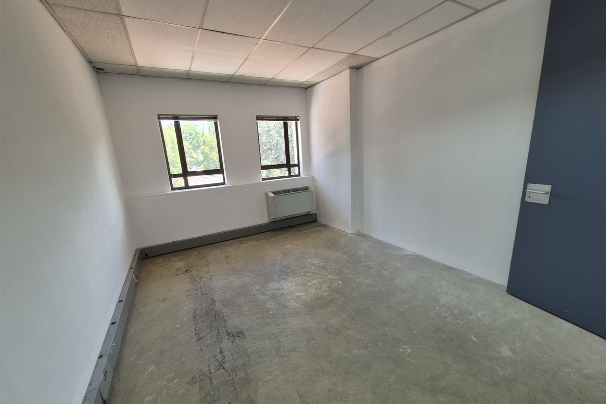 321.34m2 Office to let in Hyde Park - Johannesburg - Photo 4