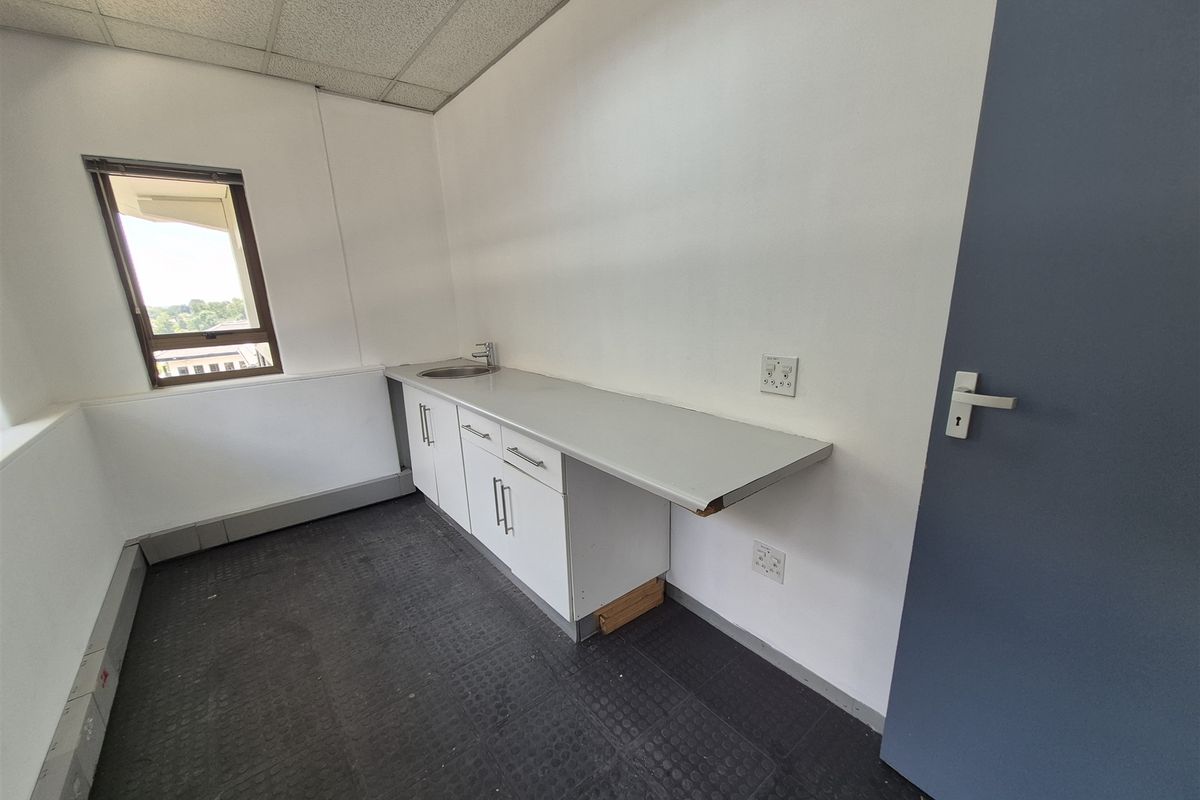 321.34m2 Office to let in Hyde Park - Johannesburg - Photo 5