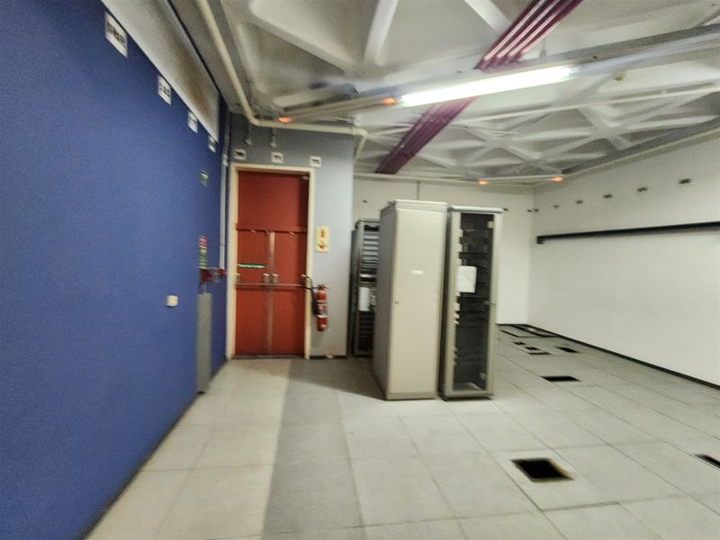 Data Centre Offices to let in Sandown, Sandton - Photo 8