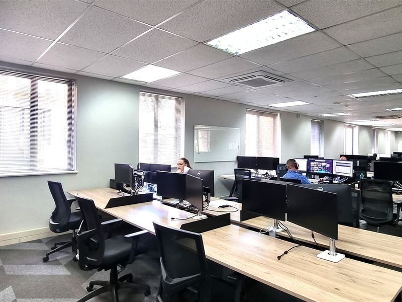 Freestanding building to let in Silver Stream Office Park - Photo 6