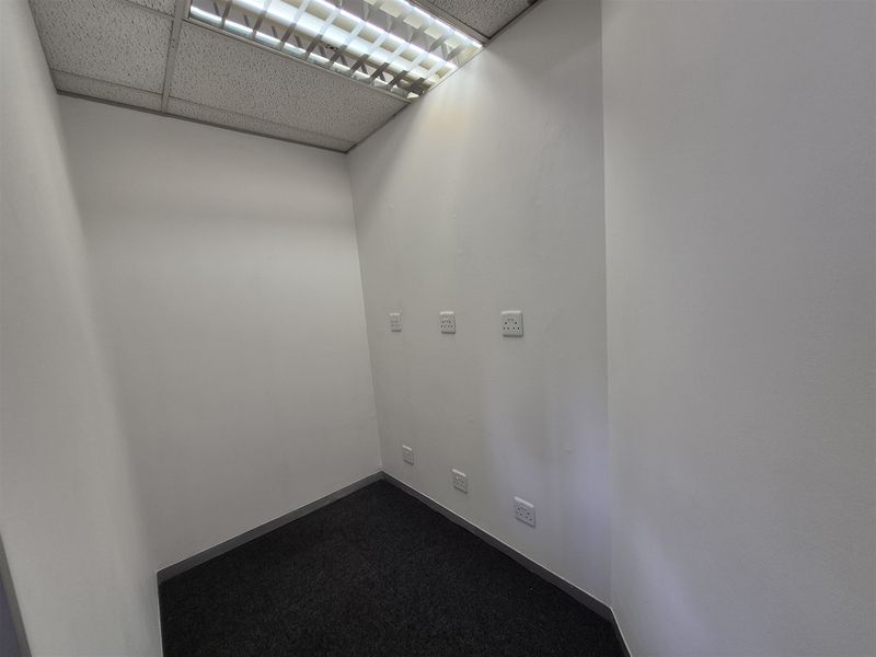 69.33m2 Office to let in Hyde Park Lane - Photo 9