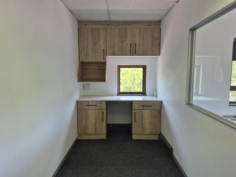 69.33m2 Office to let in Hyde Park Lane - Photo 8