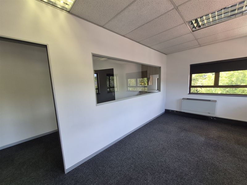69.33m2 Office to let in Hyde Park Lane - Photo 6