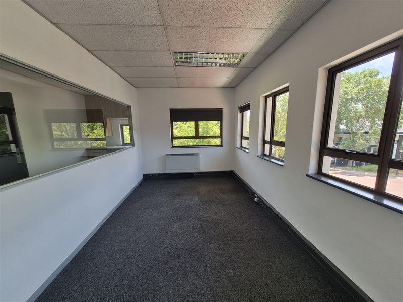 69.33m2 Office to let in Hyde Park Lane - Photo 5