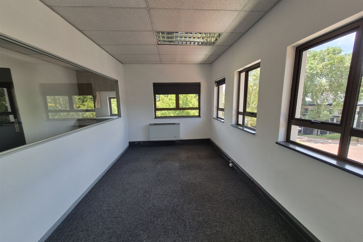 69.33m2 Office to let in Hyde Park Lane - Photo 5