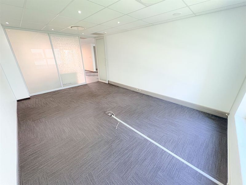 217m2 office space to let in Rosebank - Photo 6