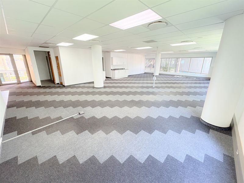 217m2 office space to let in Rosebank - Photo 7